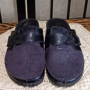 La Plume Navy Leather Women's Clogs